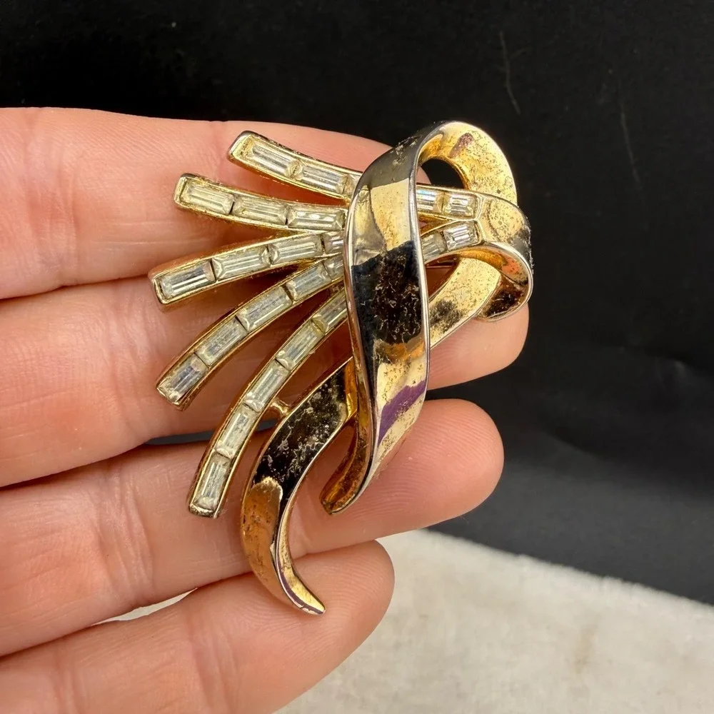 Vintage Trifari Brooch Rhinestone Philippe Comet Gold Tone READ